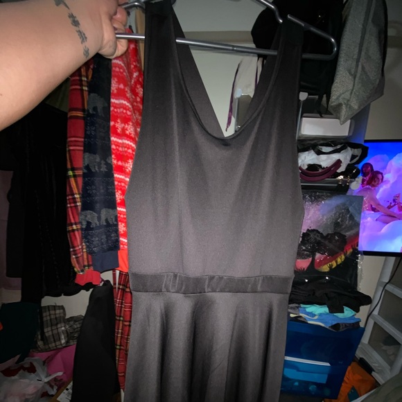 Short length dress with mesh back - Picture 2 of 4